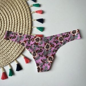 Victoria’s Secret No Show V Front Mini Thong Panty Berry Retro Floral Medium NEW